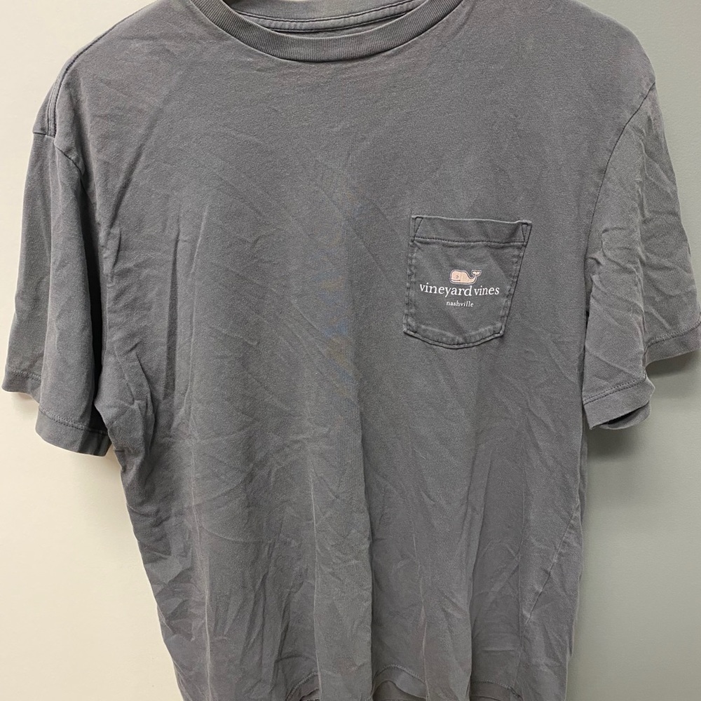 vineyard vines t-shirt